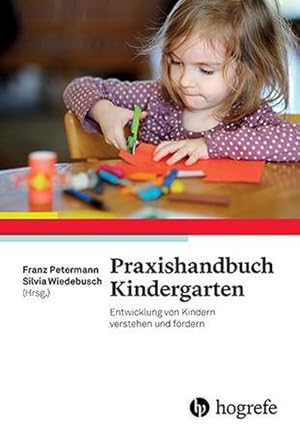 Bild des Verkufers fr Praxishandbuch Kindergarten : Entwicklung von Kindern verstehen und frdern zum Verkauf von AHA-BUCH GmbH