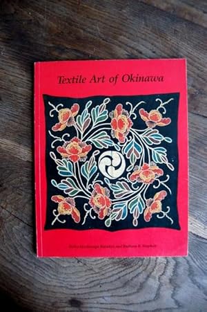 Immagine del venditore per Textile Art of Okinawa venduto da Un livre en poche