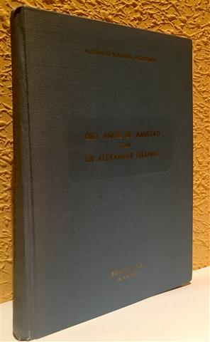 DIEZ AÑOS DE AMISTAD CON SIR ALEXANDER FLEMING. Con firma y dedicatoria autógrafa del autor.