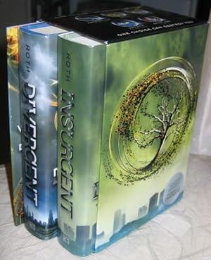 Imagen del vendedor de Divergent Series Box Set: -(slipcase/box)- book one - Divergent; book two - Insurgent; -(plus bonus booklet "The World of Divergent" all in a box/slipcase)- a la venta por Nessa Books