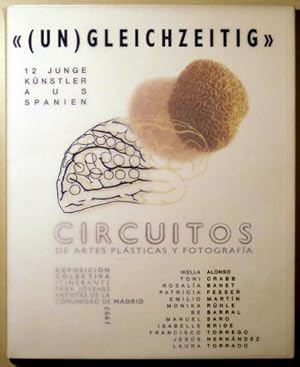 Seller image for (UN)GLEICHZEITIG. CIRCUITOS DE ARTES PLSTICAS Y FOTOGRAFA - Madrid 1997 - Muy ilustrado for sale by Llibres del Mirall