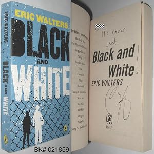 Imagen del vendedor de Black and White a la venta por Alex Simpson