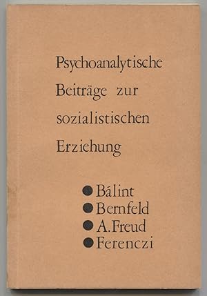 Image du vendeur pour Psychoanalytische Beitrge zur sozialistischen Erziehung. Inhalt: Alice Blint - Die Psychoanalyse des Kinderzimmers, Siegfried Bernfeld - Bemerkungen ber "Sublimierung", Anna Freud - Psychoanalyse des Kindes, Erzieher und Neurose, Sandor Ferenczi - Das unwillkommene Kind und sein Todestrieb. mis en vente par Antiquariat Neue Kritik