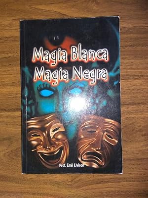 Seller image for Magia blanca, magia negra for sale by La Leona LibreRa