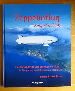 Bild des Verkufers fr Zeppelinflug : eine Luftschiffreise durch die Jahreszeiten ber Bodensee und Alpen = Zeppelin flight.Photos. [bers.: Twiggs Translation] zum Verkauf von Antiquariat Blschke