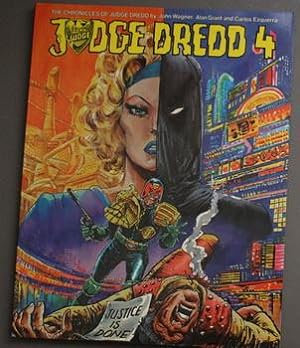 Judge Dredd: Book 4 (Chronicles of Judge Dredd) ( B&W Graphic Novel;