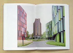 Bild des Verkufers fr Sauerbruch Hutton. Colour in archtiecture. Farbe, Raum und Kontext im Werk von Sauerbruch Hutton. zum Verkauf von antiquariat peter petrej - Bibliopolium AG