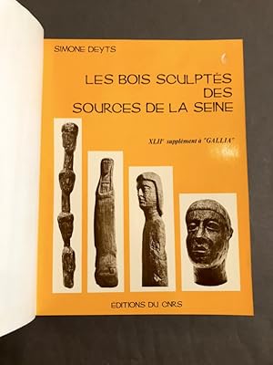 Seller image for Les Bois sculpts des sources de la Seine. for sale by Librairie Devaux