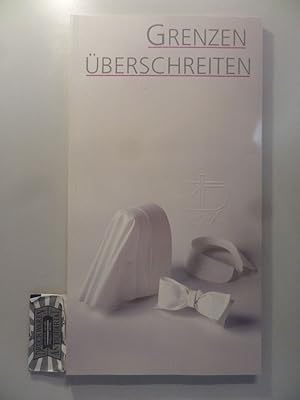 Image du vendeur pour Grenzen berschreiten - 25 Jahre Albertinen-Krankenhaus Hamburg-Schnelsen. mis en vente par Druckwaren Antiquariat