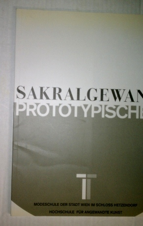 Sakralgewand Prototypisches [Prototypes of Sacred Clothing]