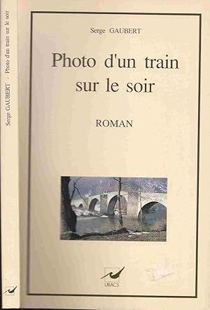 Bild des Verkufers fr Photo d'un train sur le soir zum Verkauf von LiBooks