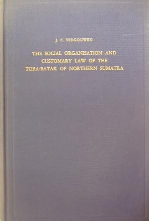 Image du vendeur pour The social organisation and customary law of the Toba-Batak of northern Sumatra. With a preface by J. Keuning. mis en vente par Gert Jan Bestebreurtje Rare Books (ILAB)