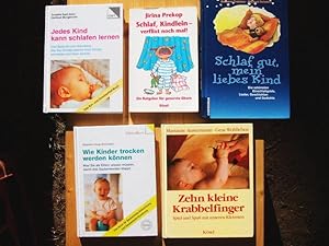 Seller image for Konvolut mit fnf Bcher: 1. Jedes Kind kann schlafen lernen. Vom Baby bis zum Schulkind: Wie Sie Schlafprobleme Ihres Kindes vermeiden und lsen knnen ; 2. Schlaf Kindlein, verflixt noch mal. Ein Ratgeber fr genervte Eltern ; 3. Schlaf gut, mein liebes Kind : die schnsten Einschlafspiele, Lieder, Geschichten und Gedichte ; 4. Wie Kinder trocken werden knnen: Was Sie als Eltern wissen mssen, damit das Sauberwerden klappt ; 5. Zehn kleine Krabbelfinger. Spiel und Spa mit unseren Kleinsten for sale by Versandantiquariat Manuel Weiner