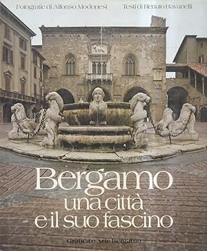 Seller image for Bergamo, una citt e il suo fascino. Presentazione di Luigi Chiodi. Terza edzione riveduta. for sale by Libreria Oreste Gozzini snc
