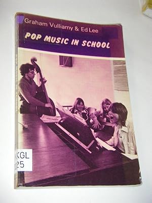 Bild des Verkufers fr Pop Music in School zum Verkauf von Versandantiquariat Rainer Kocherscheidt