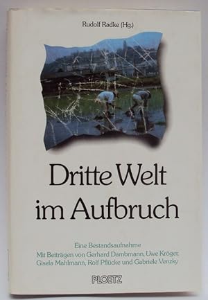 Seller image for Dritte Welt im Aufbruch. Eine Bestandsaufnahme. Mit 48 s/w-Abb. for sale by Der Buchfreund