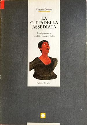 Immagine del venditore per LA CITTADELLA ASSEDIATA. IMMIGRAZIONE E CONFLITTI ETNICI IN ITALIA venduto da CivicoNet, Libreria Virtuale