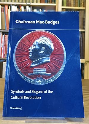 Bild des Verkufers fr CHAIRMAN MAO BADGES : SYMBOLS AND SLOGANS OF THE CULTURAL REVOLUTION zum Verkauf von Worlds End Bookshop (ABA, PBFA, ILAB)