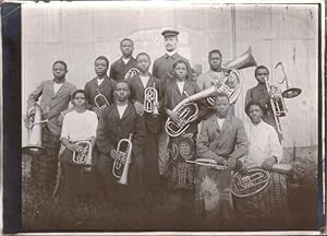 Alte Original - Fotographie aus Kamerun: Eingeborenen-Band mit Blasinstrumenten.