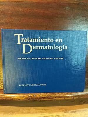 Seller image for Tratamiento en dermatologa for sale by Libros Antuano