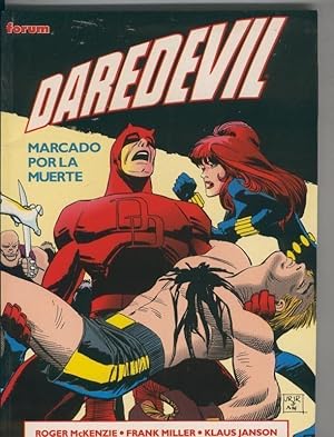 Immagine del venditore per Obras maestras numero 12: Daredevil: Marcado por la muerte venduto da El Boletin