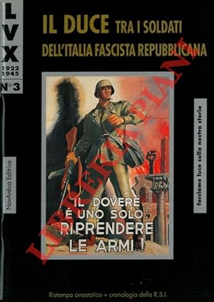 Il Duce tra i soldati dell'Italia fascista repubblicana.