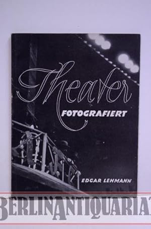 Bild des Verkufers fr Theater - fotografiert. Erfahrungen mit der Kamera vor dem Bhnenrahmen. Mit 17 Fotos von Rosemarie Clausen, Marcel Croner, Erich Fornoff, Hans Kenner, Lehmann-Tovote. zum Verkauf von BerlinAntiquariat, Karl-Heinz Than