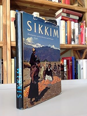 Bild des Verkufers fr Sikkim. Himalajastaat zwischen Gletschern und Dschungeln. zum Verkauf von Antiquariat Seibold