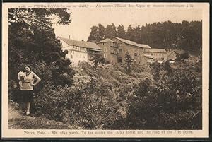 Carte postale Peira-Cava, Au centre l'Hotel des Alpes et chemin conduisant á la Pierre Plate