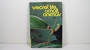 Image du vendeur pour The secret life of small animals, (Sterling nature series) mis en vente par Gene The Book Peddler