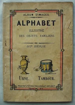 Alphabet. Illustré Des Objets Familiers