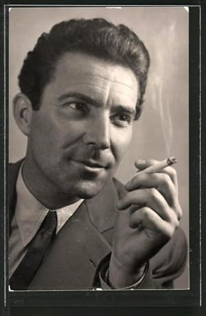 Ansichtskarte Schauspieler Ferenc Zenthe mit Zigarette in der Hans posierend