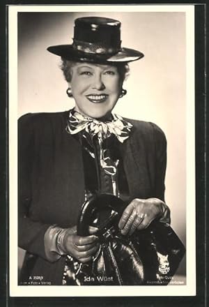 Bild des Verkufers fr Ansichtskarte Schauspielerin Ida Wst lchelnd mit Handtasche posierend zum Verkauf von Bartko-Reher