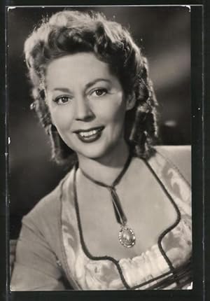 Bild des Verkufers fr Ansichtskarte Schauspielerin Anne Vernon lchelnd mit Halskette posierend zum Verkauf von Bartko-Reher