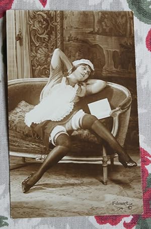 CPA rétro 1920 PIN UP LECTRICE FEMME NUE