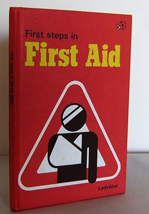 Immagine del venditore per First Steps in First Aid (Ladybird Series 819 no 2) venduto da Mad Hatter Books