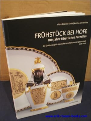 Imagen del vendedor de FRUHSTUCH BEI HOFE. 100 JAHRE FURSTLICHES PORZELLAN. DIE GROSHERZOGLICH-HESSISCHE PORZELLANSAMMLUNG DARMSTADT 1908 - 2008, a la venta por BOOKSELLER  -  ERIK TONEN  BOOKS