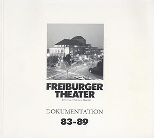 Image du vendeur pour Freiburger Theater. Intendant Ulrich Brecht. Dokumentation 83-89. Die Auffhrungen der Spielzeiten 1983-1989 in ihrer zeitlichen Abfolge. mis en vente par Antiquariat Kaner & Kaner GbR