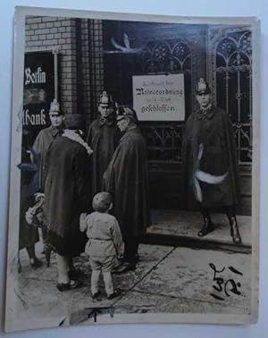 Closing of the Banks in Berlin 1930s Original Press Agency photograph