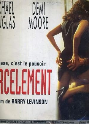 Seller image for 1 LASERDISC - HARCELEMENT - UN FILM DE BARRY LEVINSON - AVEC MICHAEL DOUGLAS ET DEMI MOORE for sale by Le-Livre