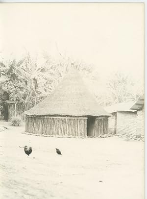 Bild des Verkufers fr Afrique. Village indigne zum Verkauf von photovintagefrance