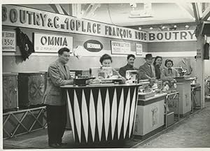 France, Un stand de machines à coudre Bernina, 1958