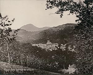 France, Royat dans son nid de verdure