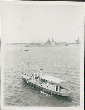 Gibraltar , The Quarantined Officers Boat at Gibraltar