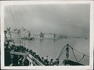Malta, Staffordshire Ship entering Valetta Harbor