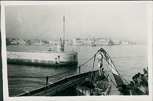 Malta, Staffordshire Ship entering Valetta Harbor