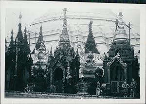 Burma, Shrines around the Shwe Dagon Pagoda at Rangoon