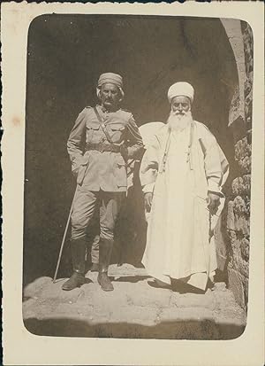 Syrie pendant le Mandat Français (1920-1946). En Officier Français avec un Leader Syrien