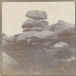 Côtes d'Armor, Ploumanach. Rochers au bord de la mer