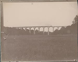 Oise, Train traversant le Viaduc de la Reine Blance (Coye-la-Forêt)